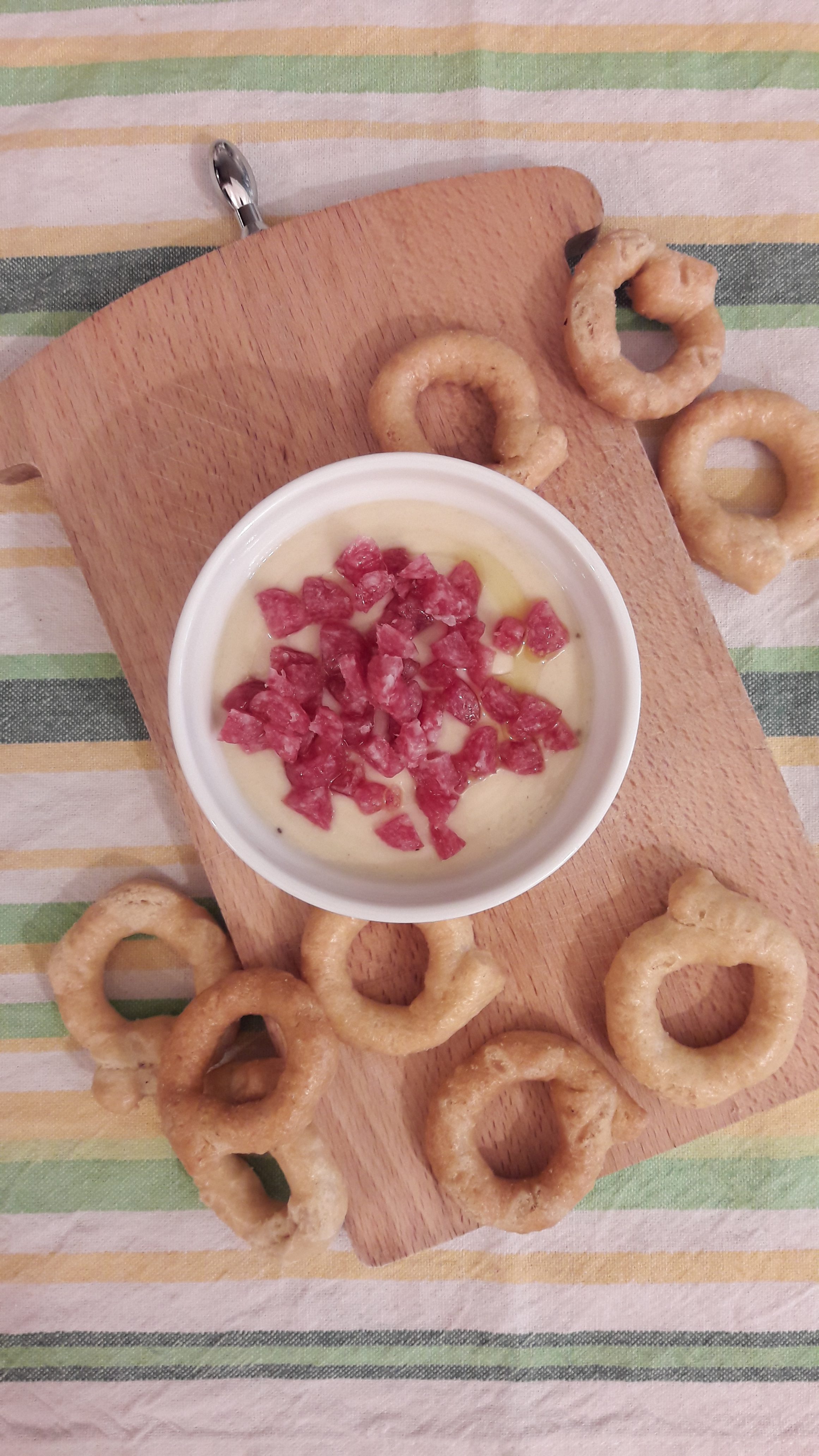 Crema di taralli al finocchietto con salamini | Luca Sessa